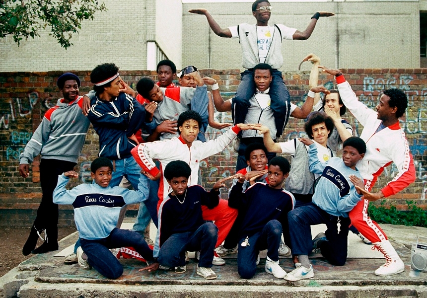 © Clare Muller / Museum of Youth Culture. A Group of Breakdancers, London, 1983