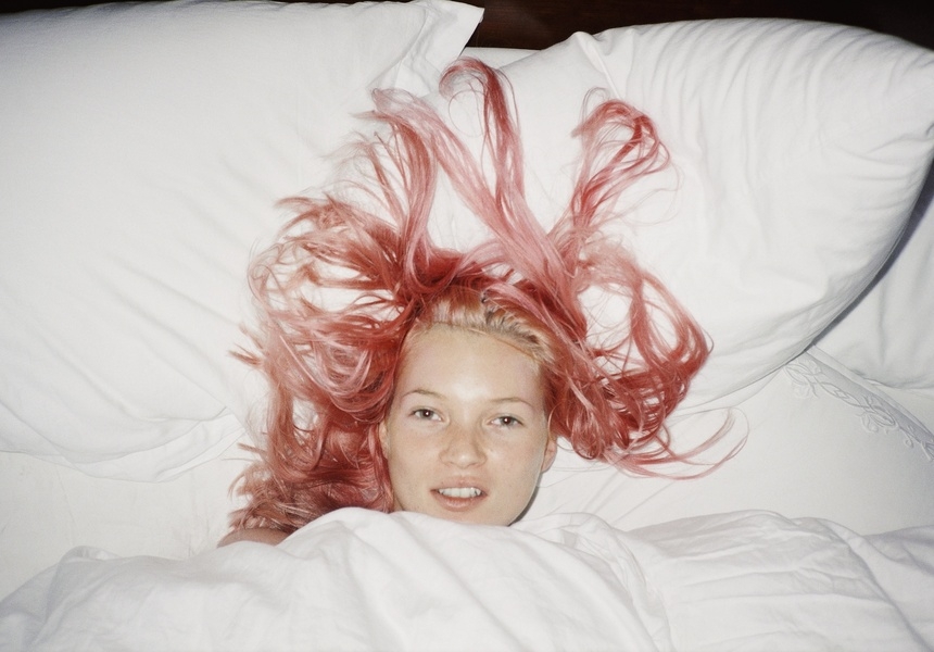 Photo: Juergen Teller, Young Pink Kate, London 1998 © Juergen Teller.