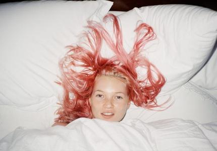 Juergen Teller, Young Pink Kate London 1998 © Juergen Teller, All Rights Reserved